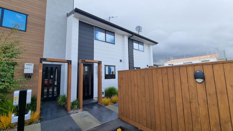 2/320 Oxford Terrace, Avalon, Lower Hutt - Carousel 1