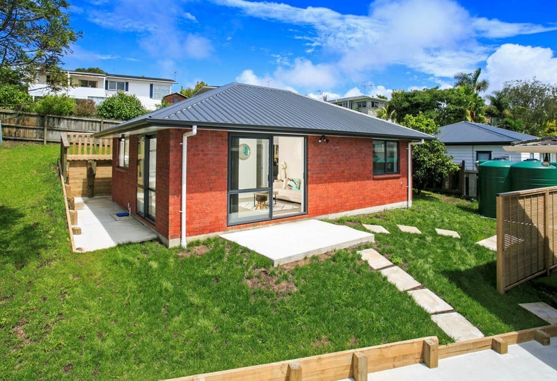 16 Salamanca Road, Sunnynook, Auckland - Carousel 1