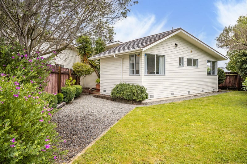 1/20 Dakota Grove, Totara Park, Upper Hutt - Carousel 1