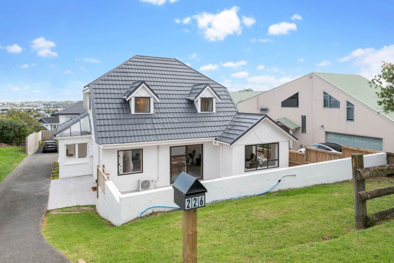 226 East Coast Road, Forrest Hill, Auckland - Carousel 1