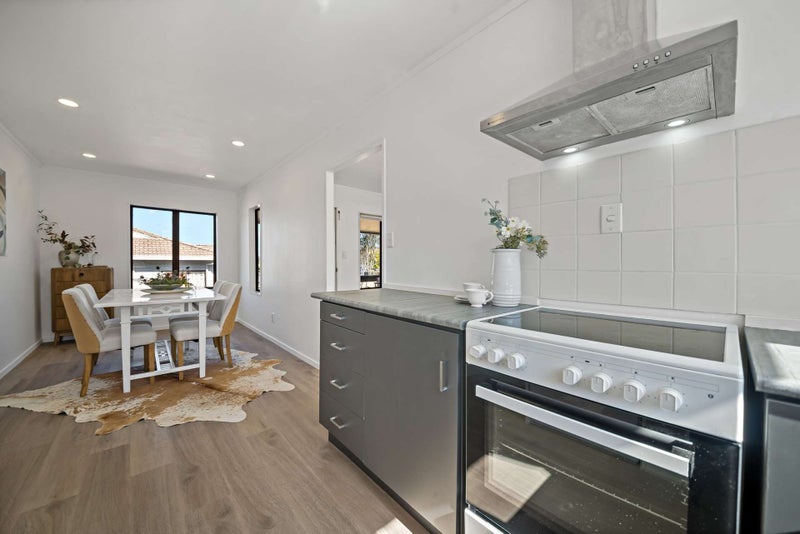 4 De Quincey Terrace, Highland Park, Auckland - Carousel 2