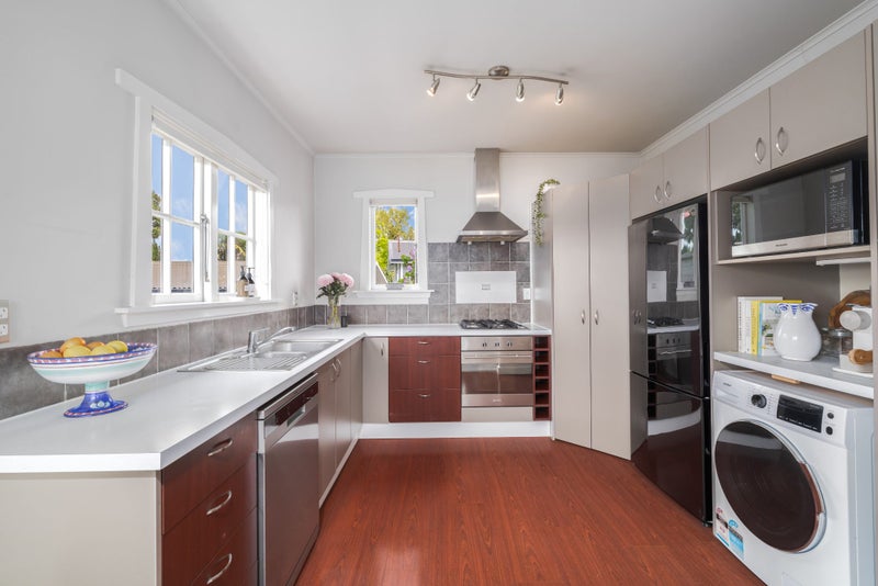 15 Aorangi Road, Bryndwr, Christchurch - Carousel 2