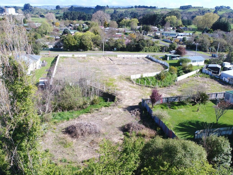6 Crewe Street, Pahiatua - Carousel 1