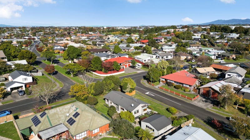 2 Emma Place, Pukete, Hamilton - Carousel 18