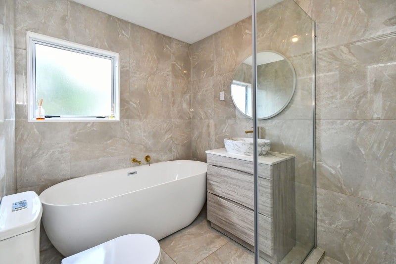 1/11 Kirklow Place, Goodwood Heights, Auckland - Carousel 1