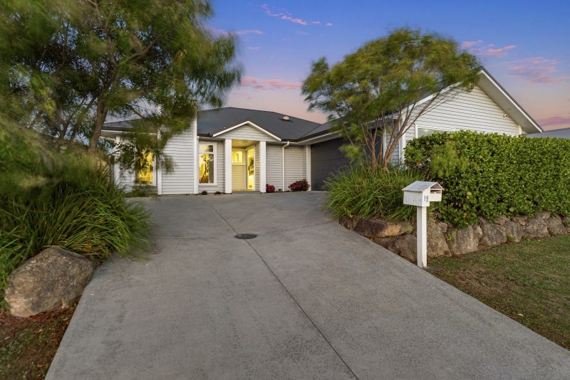 19 Puhirake Crescent, Pyes Pa, Tauranga - Carousel 1