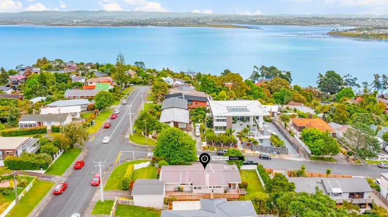 1 Jacaranda Avenue, Beach Haven, Auckland - Carousel 1