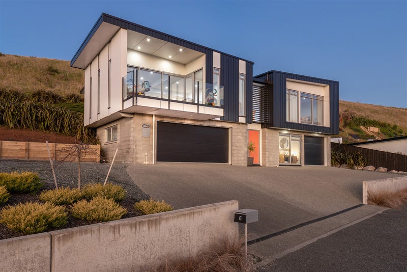 6 Crown Terrace, Britannia Heights, Nelson - Carousel 1