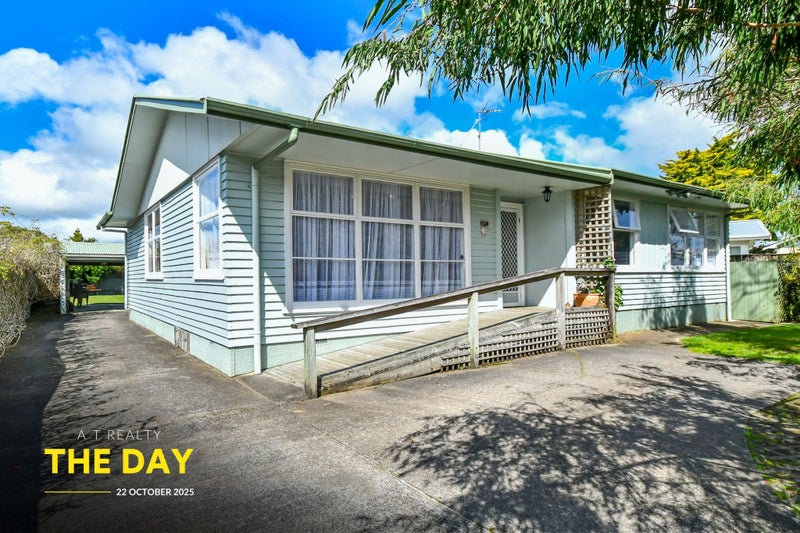 91 Gloria Avenue, Te Atatu Peninsula, Auckland - Carousel 1