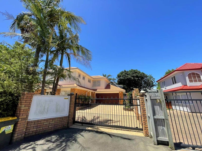 24A Queensway, Three Kings, Auckland - Carousel 17