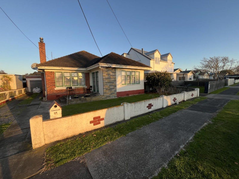 14 Burton Avenue, Whanganui East, Whanganui - Carousel 1
