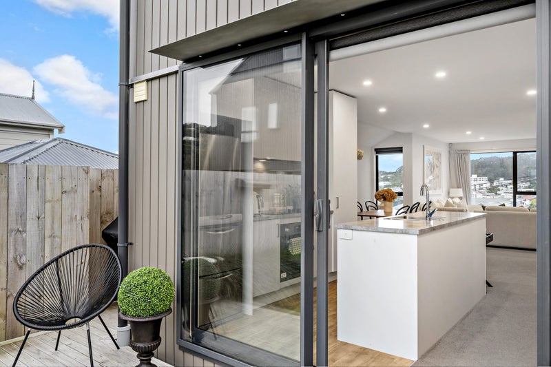 1/12 Stanley Street, Berhampore, Wellington - Carousel 2