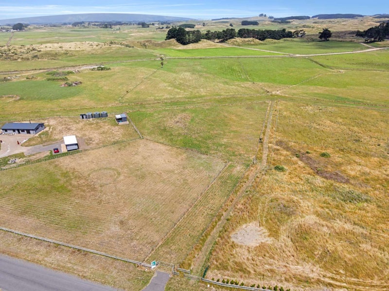 36 Mowhia Grove, Waitārere, Levin - Carousel 6