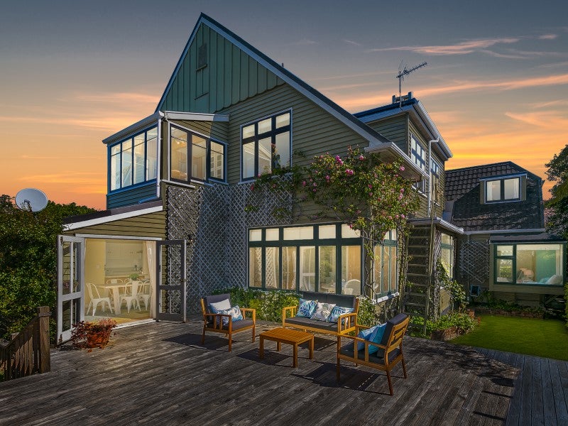 24 Simla Crescent, Khandallah, Wellington - Carousel 1