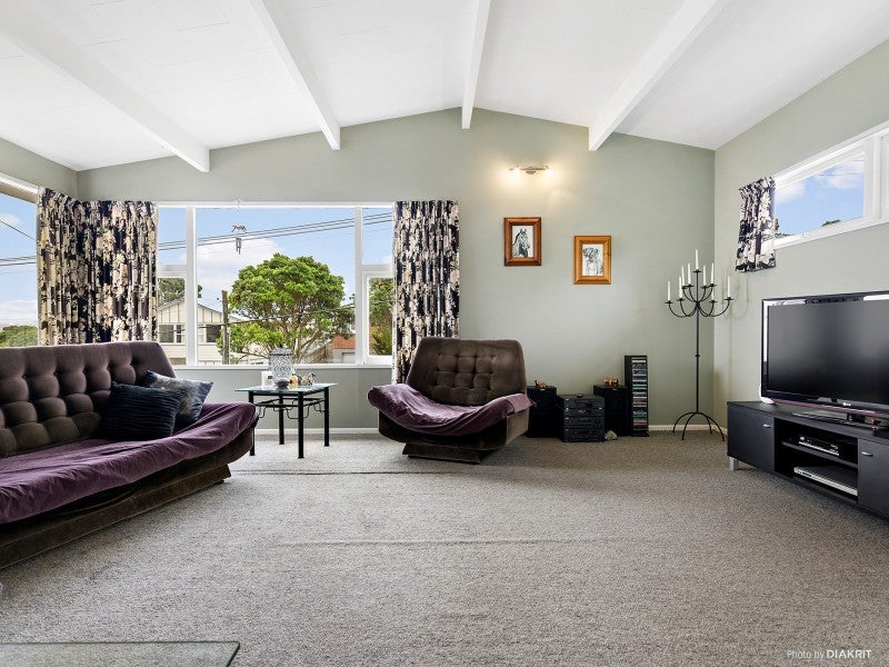 9 Turville Crescent, Newlands, Wellington - Carousel 2