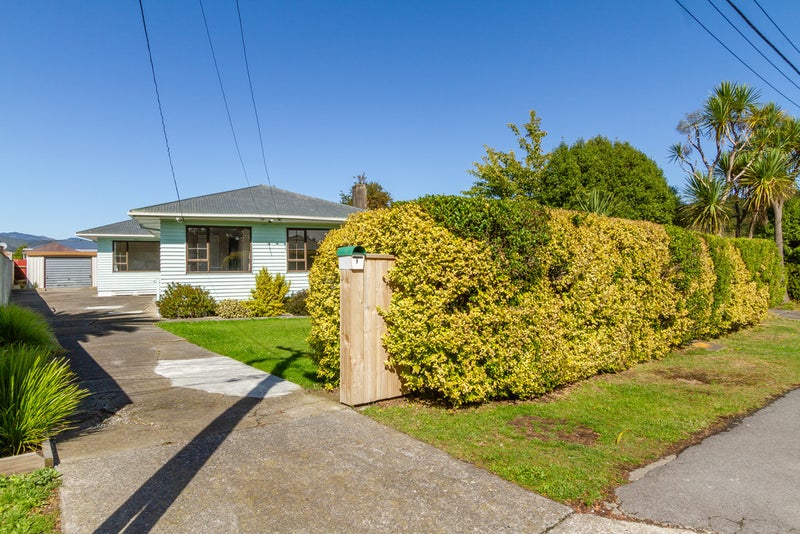 11 Edmonds Street, Wainuiomata, Lower Hutt - Carousel 1