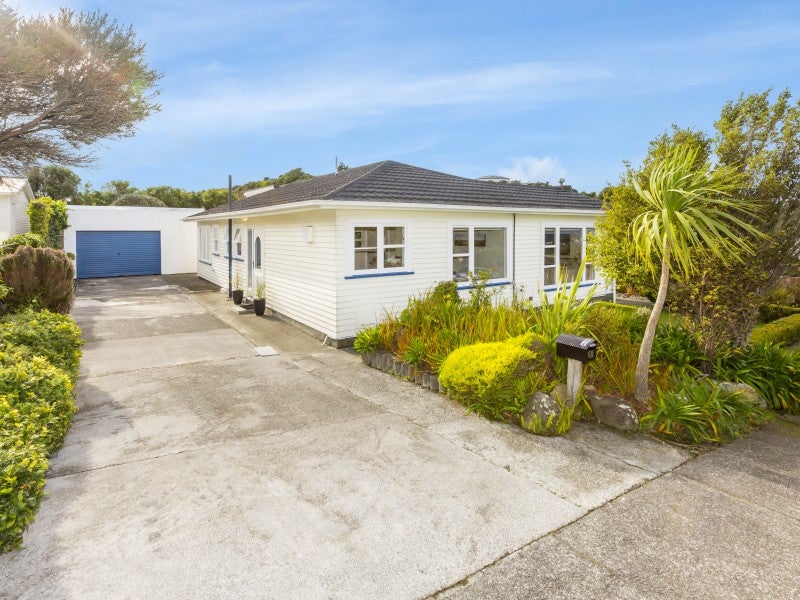 68 Oakleigh Street, Maungaraki, Lower Hutt - Carousel 1