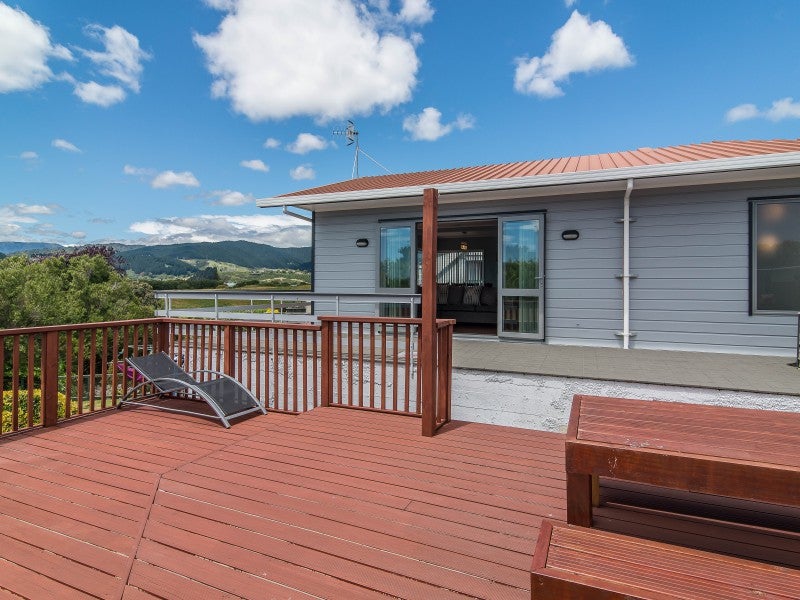 22 Pohutukawa Crescent, Raumati Beach, Paraparaumu - Carousel 1