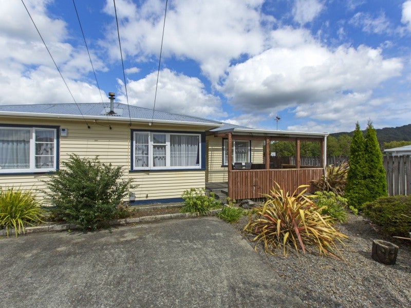 17 Heath Street, Wainuiomata, Lower Hutt - Carousel 17