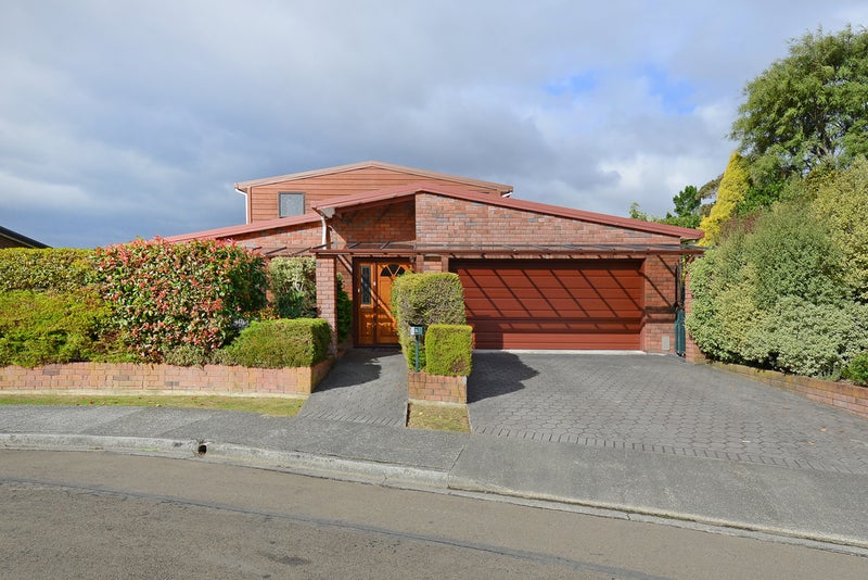 5 Plantagenet Grove, Kingsley Heights, Upper Hutt - Carousel 1