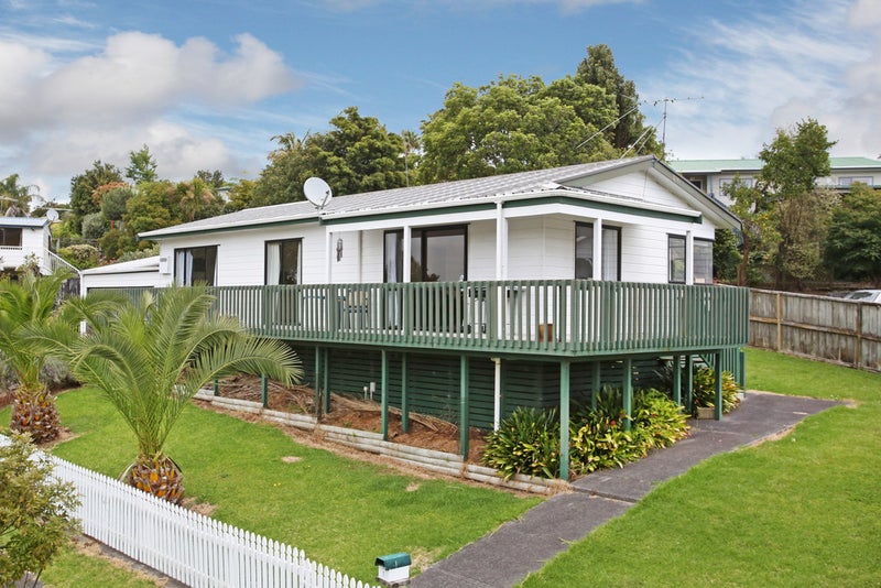 1 Mahoe Glade, Patumahoe, Pukekohe - Carousel 1