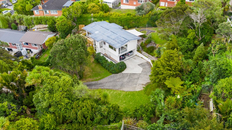 1/8 Kororo Street, Northcote, Auckland - Carousel 21