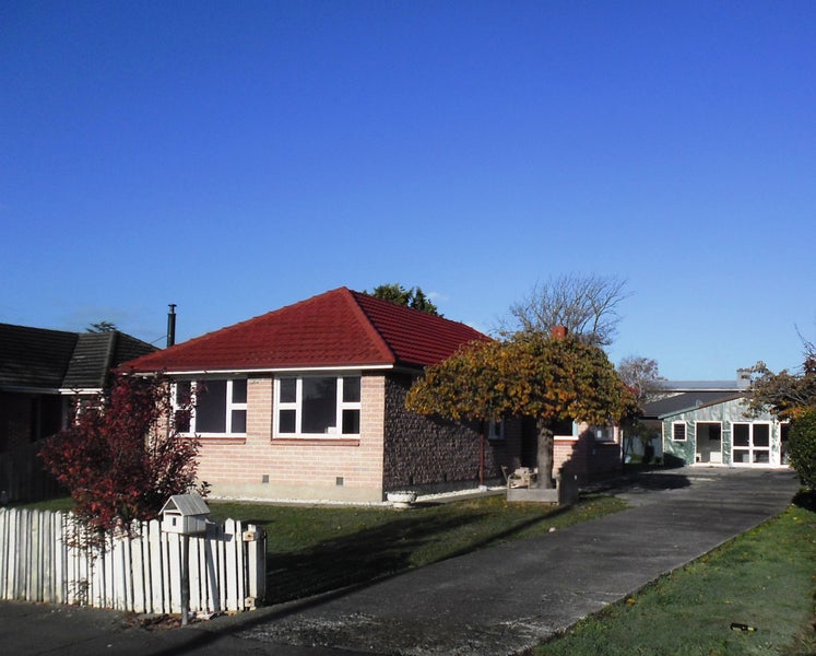 8 Wimborne Crescent, Aranui, Christchurch - Carousel 1
