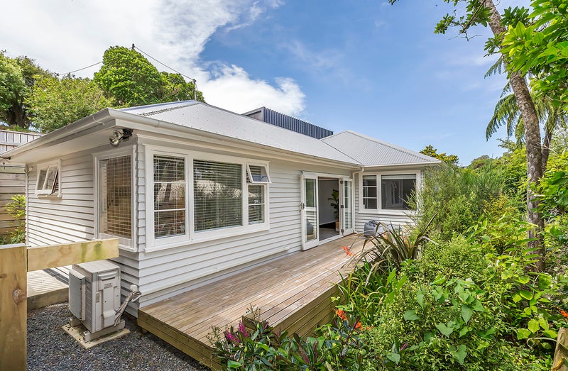 1 Orleans Street, Ngaio, Wellington - Carousel 1