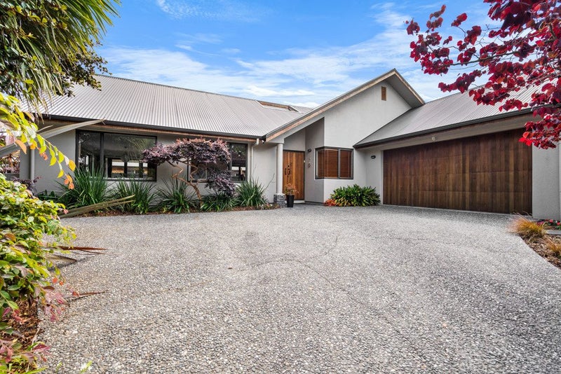 11 Saint James Drive, Huntington, Hamilton - Carousel 2