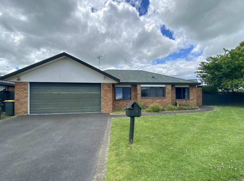 13 Newfield Drive, Fairview Downs, Hamilton - Carousel 1