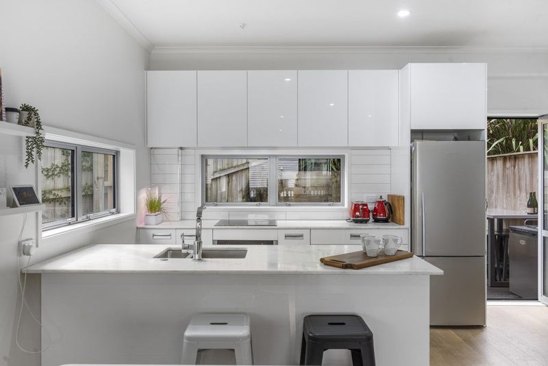 26/27 Powell Street, Avondale, Auckland - Carousel 2