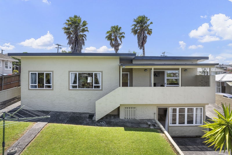 25 Hillview Avenue, New Windsor, Auckland - Carousel 1