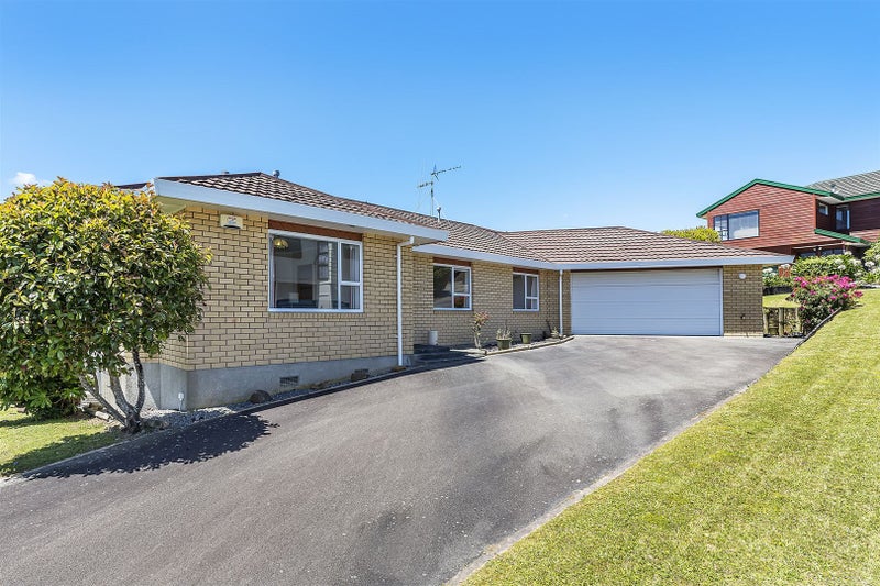 17 Latitude Close, Whitby, Porirua - Carousel 2
