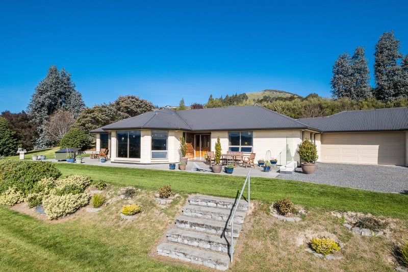 19 Fairmile Drive, Kinmont Park, Mosgiel - Carousel 1