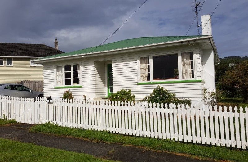 8 Hukatai Street, Elsdon, Porirua - Carousel 1