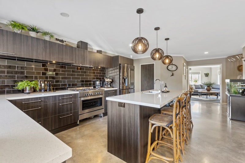 2 Golf Course Lane, Waiwhakaiho, New Plymouth - Carousel 1