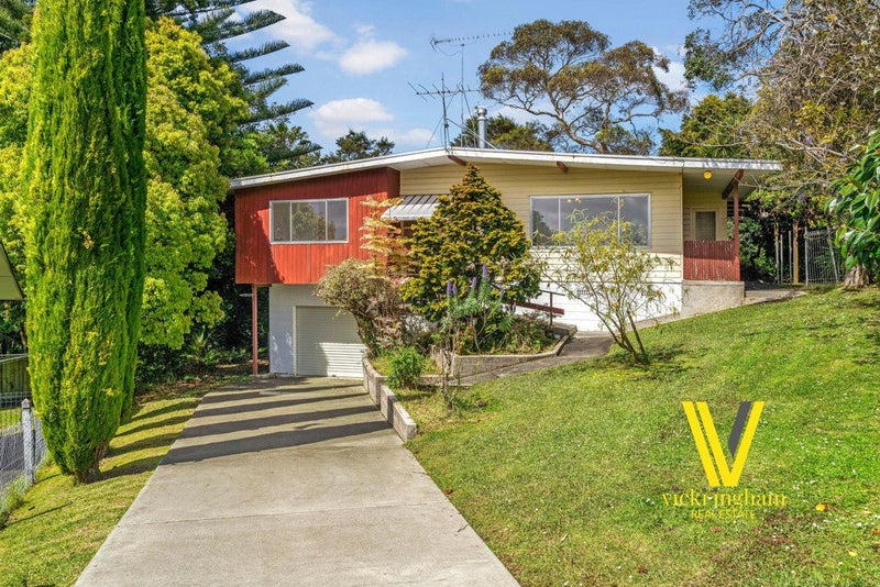 11 Vinceroy Place, Green Bay, Auckland - Carousel 1