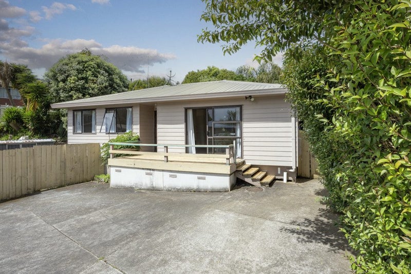 11A McIlroy Avenue, Hillsborough, Auckland - Carousel 1