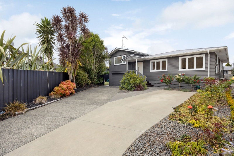 11 Westney Place, Forest Lake, Hamilton - Carousel 2