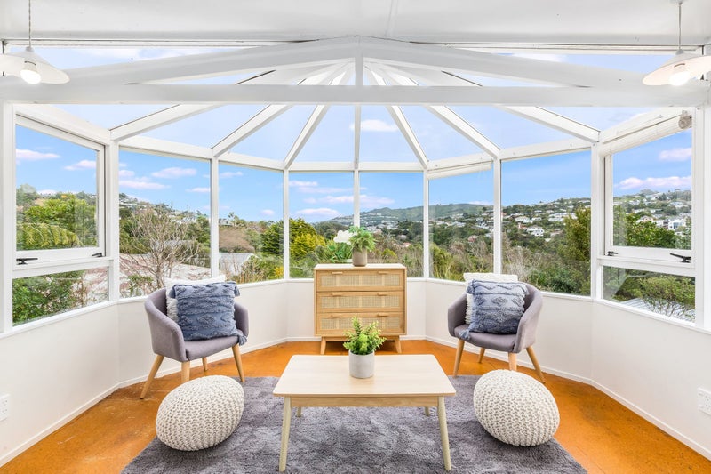 31 Lynda Avenue, Paparangi, Wellington - Carousel 1