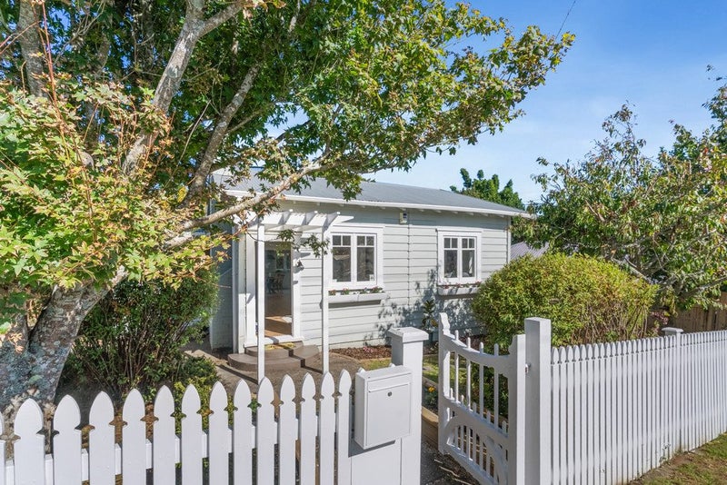 28B Fruitvale Road, New Lynn, Auckland - Carousel 1
