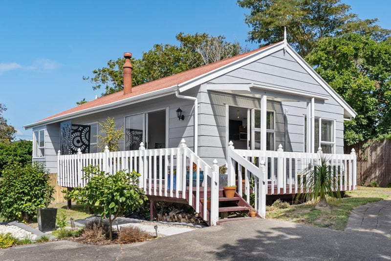 2/5 Cresta Avenue, Beach Haven, Auckland - Carousel 2