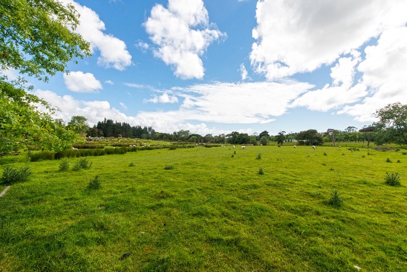 202 Pine Valley Road, Silverdale - Carousel 1