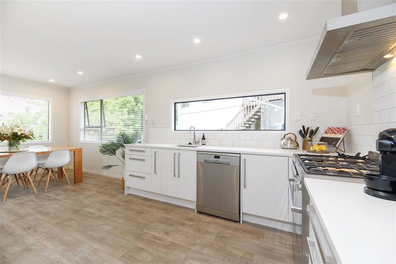 8 Serrata Place, Browns Bay, Auckland - Carousel 1