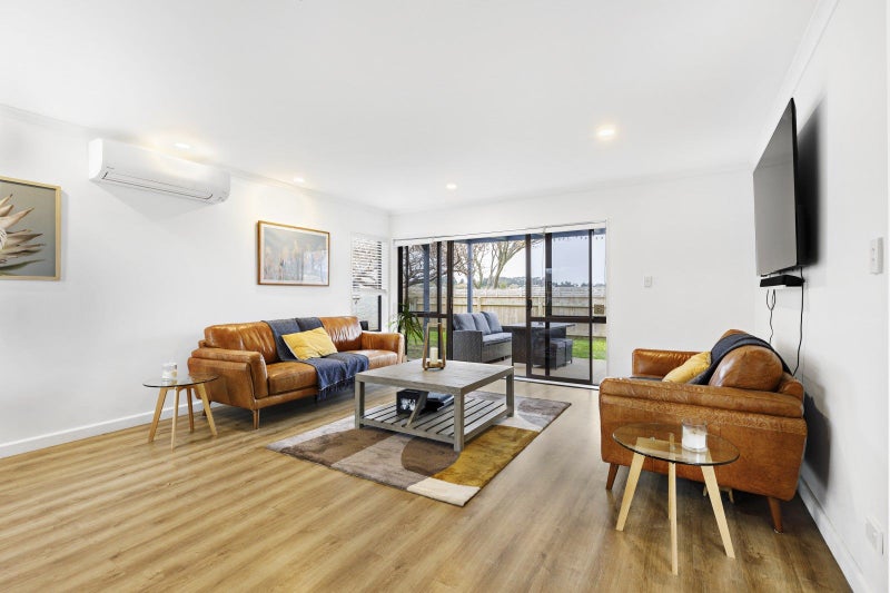 16 Daniel Place, Kelvin Grove, Palmerston North - Carousel 2