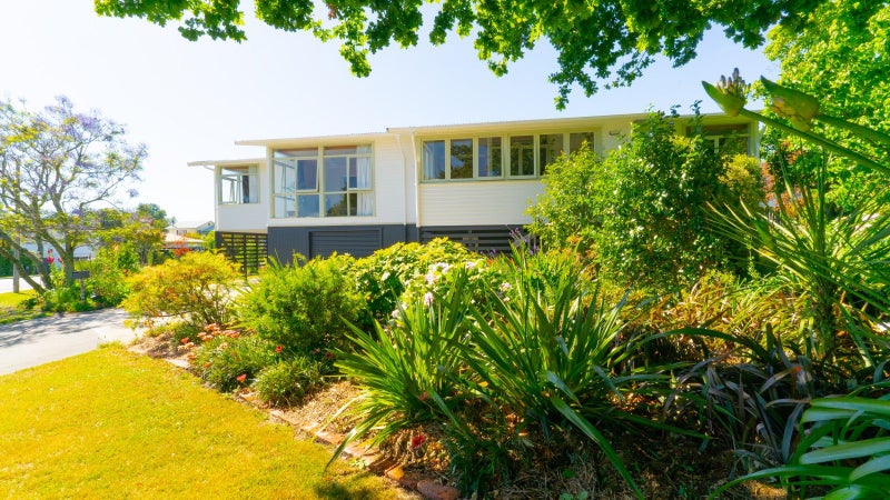 18 McHardy Street, Havelock North, Havelock North - Carousel 1