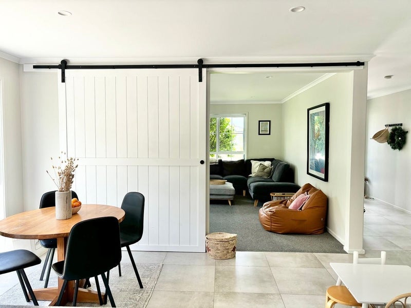 8 Kahuparere Crescent, Pyes Pa, Tauranga - Carousel 1