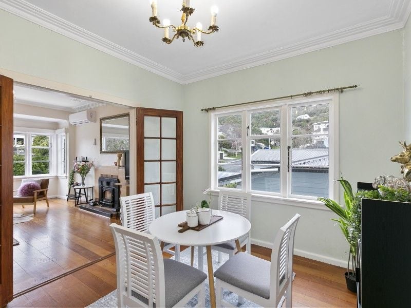 16 Richmond Avenue, Karori, Wellington - Carousel 1