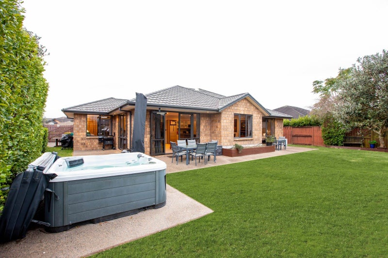 18 Connor Court, Huntington, Hamilton - Carousel 2