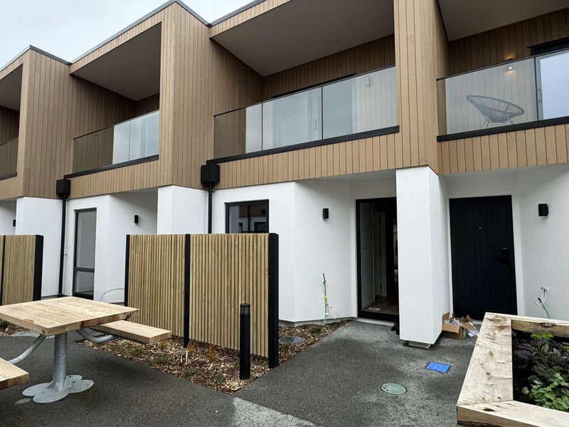 6/92 Cambridge Terrace, Waterloo, Lower Hutt - Carousel 1